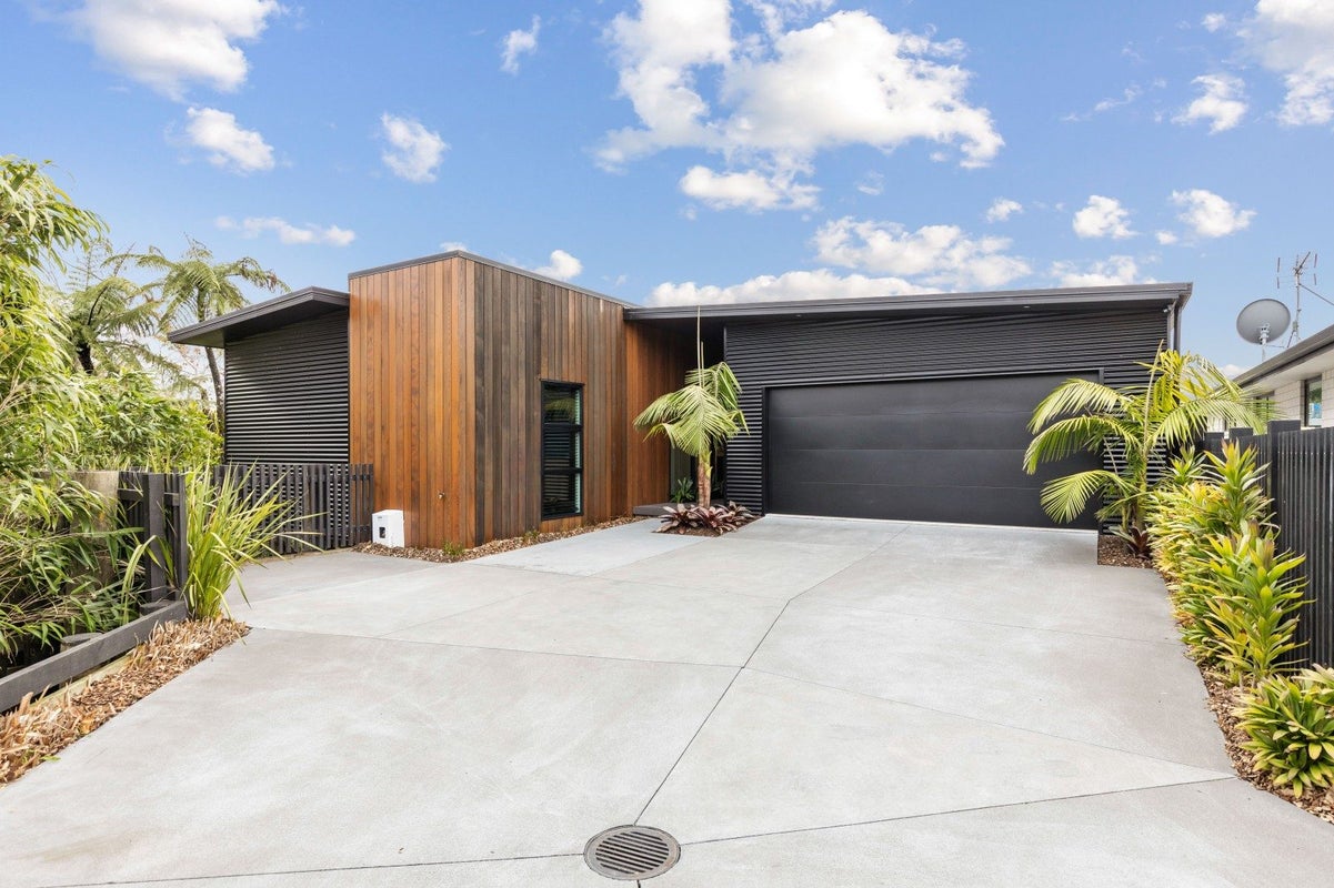 12 Mackillop Way, Brooklands, New Plymouth - Carousel 1