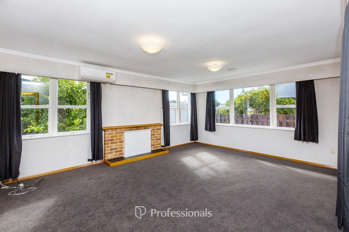 61 Kashmir Avenue, Clouston Park, Upper Hutt - Carousel 2