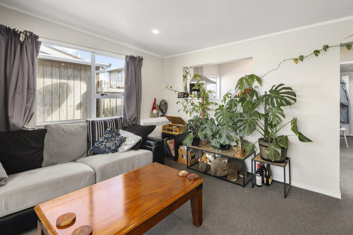 5 Arahanga Grove, Maupuia, Wellington - Carousel 3