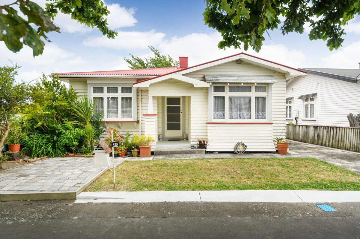 35 Stewart Crescent, Hokowhitu, Palmerston North - Carousel 2