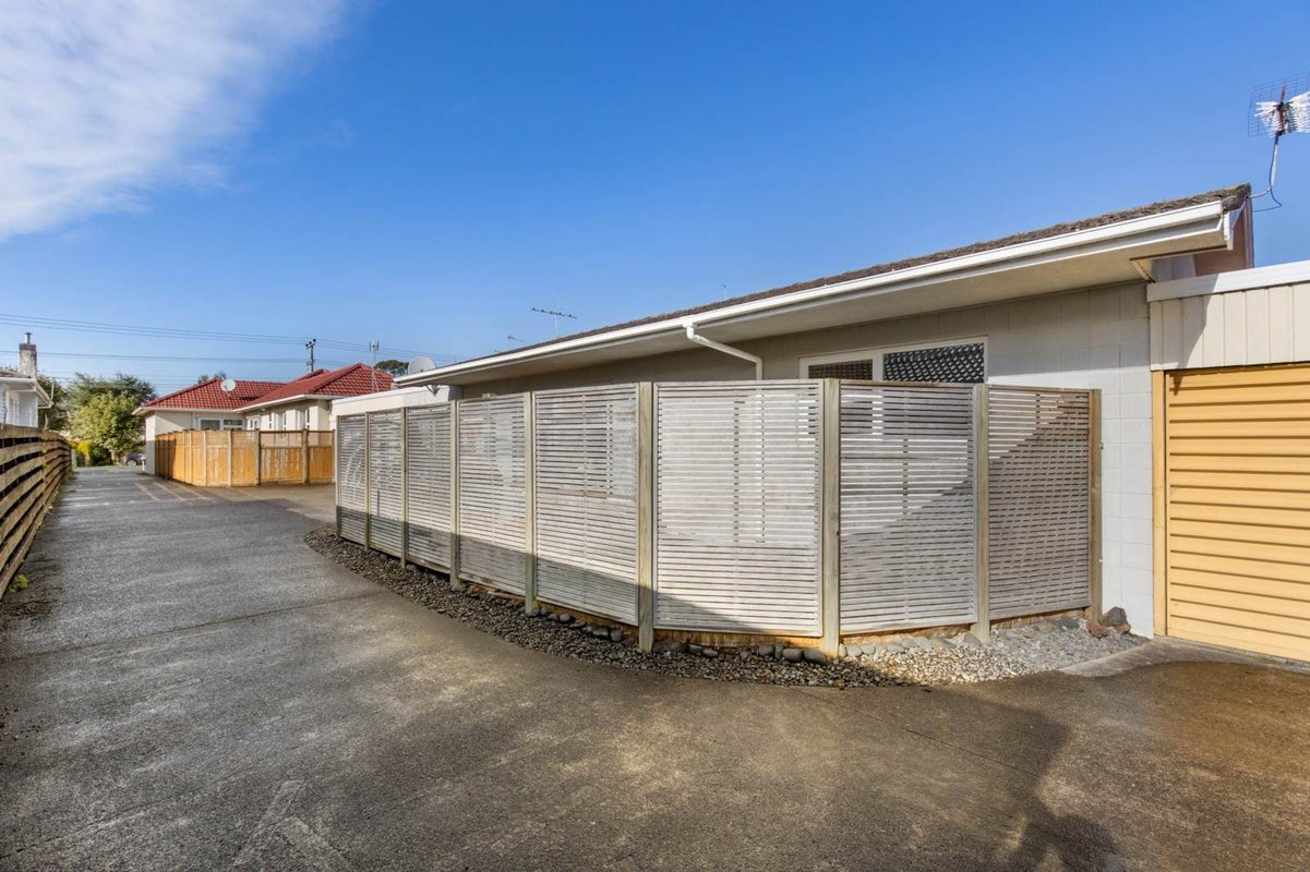2/137 Shakespeare Road, Milford, Auckland - Carousel 2