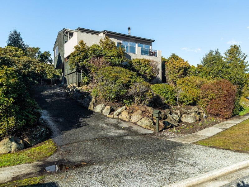 4 Cedar Drive, Kelvin Heights, Queenstown - Carousel 2