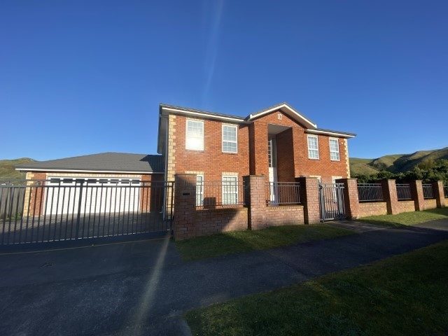 18 Mauldeth Terrace, Churton Park, Wellington - Carousel 1