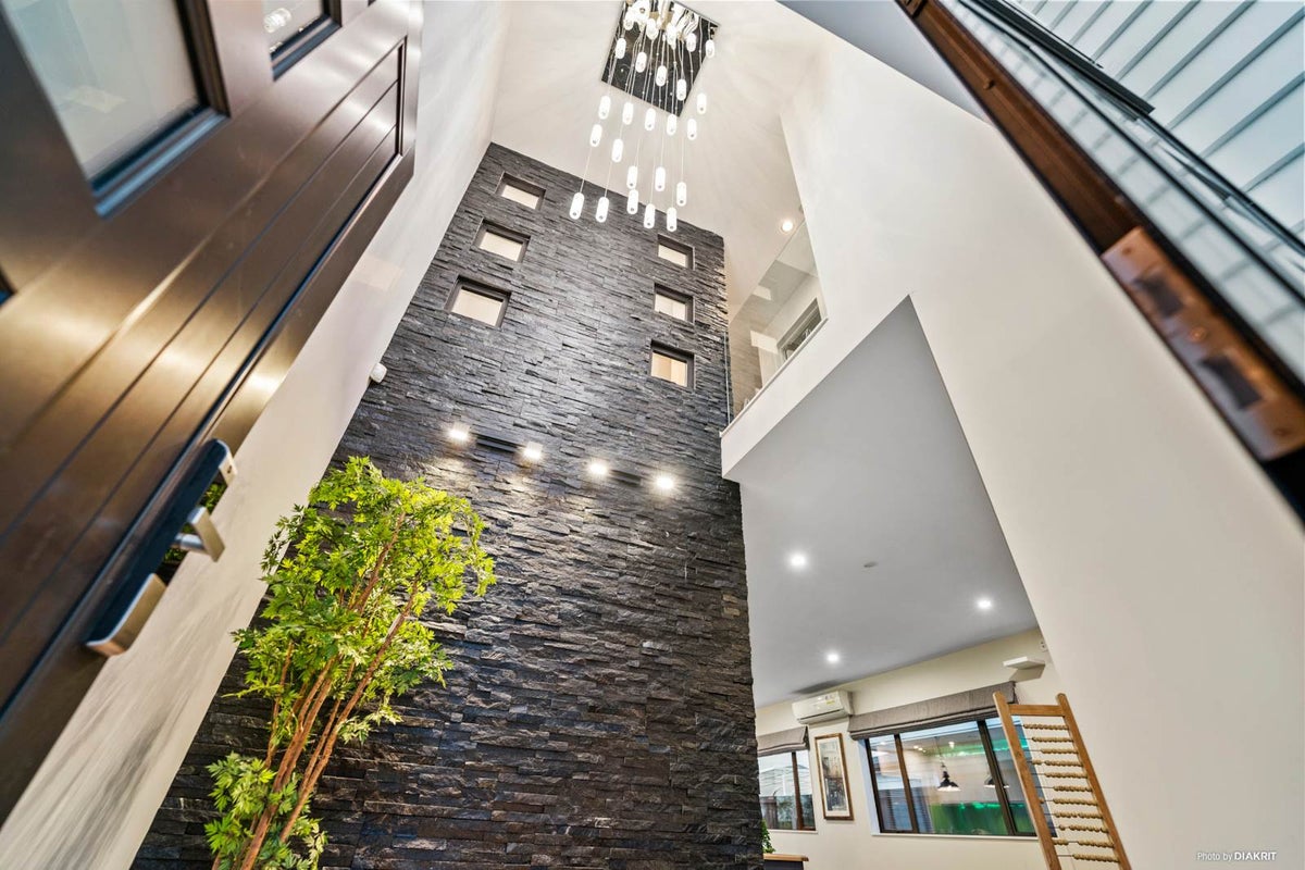 7 Ballindrait Drive, Flat Bush, Auckland - Carousel 2
