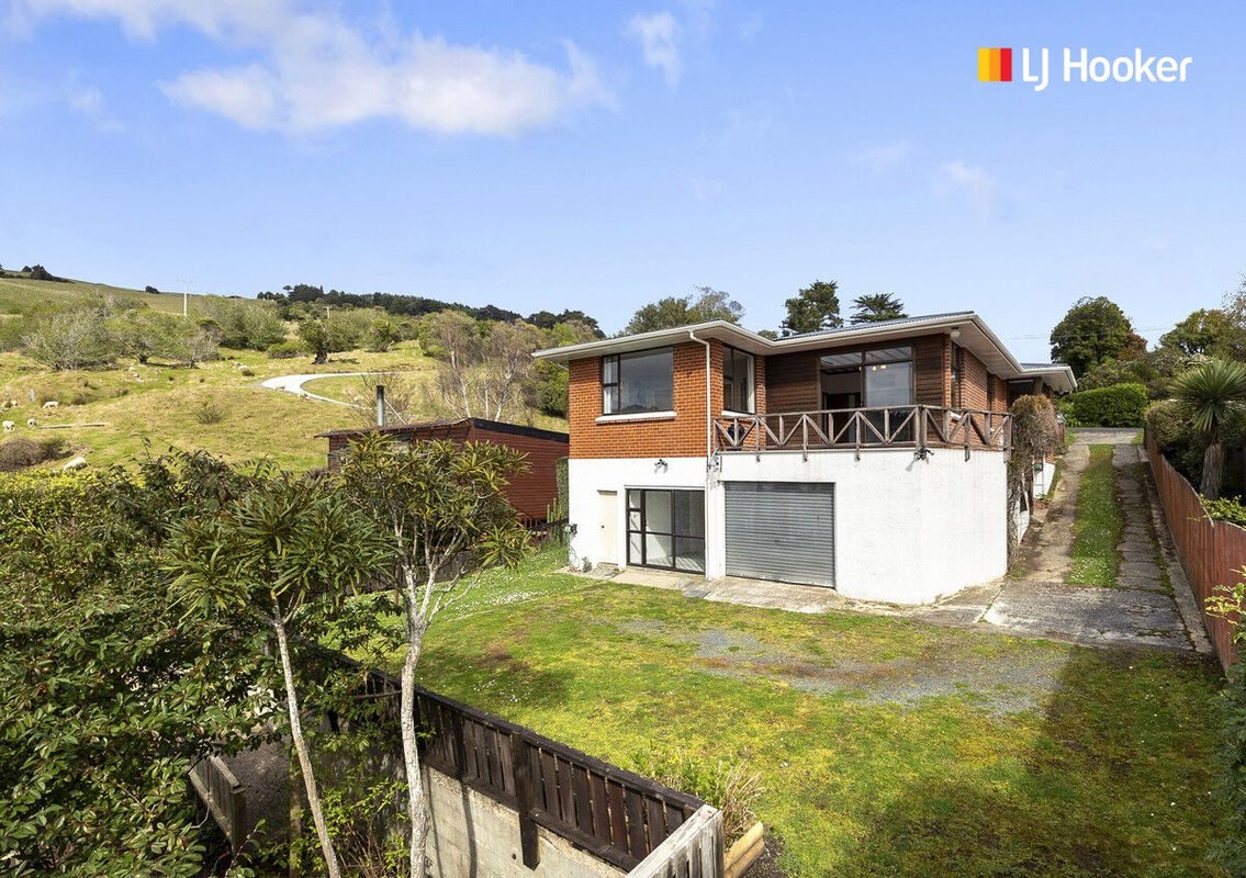 9 Featherston Street, Macandrew Bay, Dunedin - Carousel 1