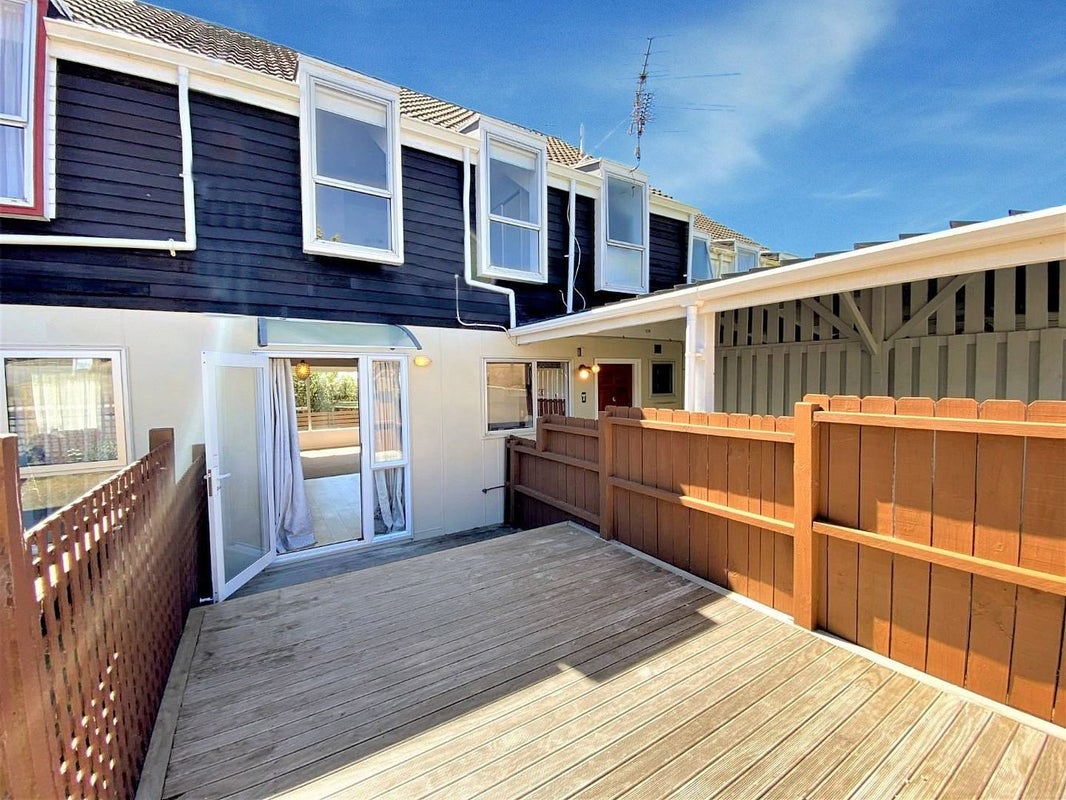 7 Hollydale Grove, Churton Park, Wellington - Carousel 1