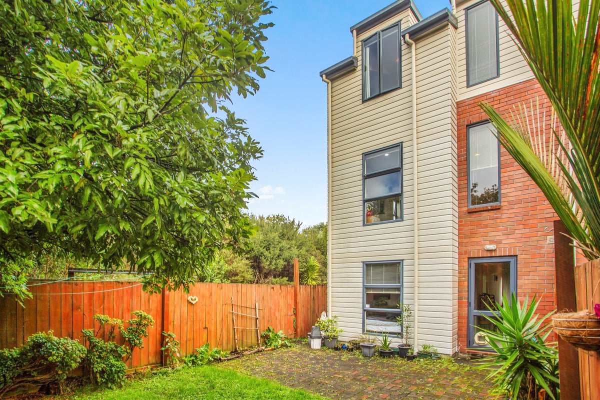 48 Verdale Circle, Glen Eden, Auckland - Carousel 2
