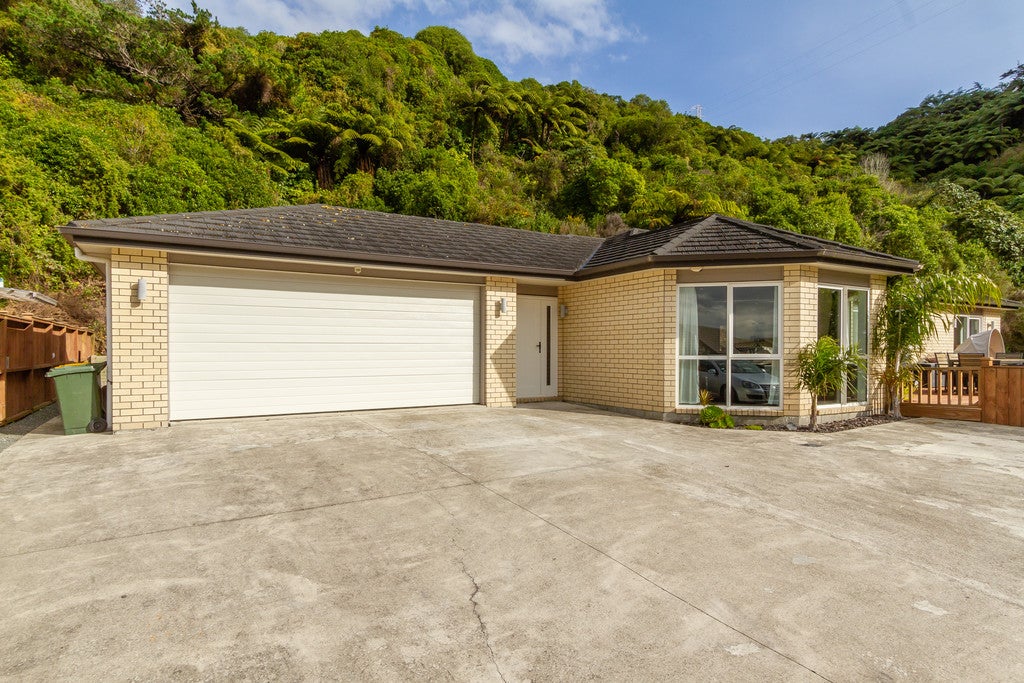 7 Aran More Place, Belmont, Lower Hutt - Carousel 1