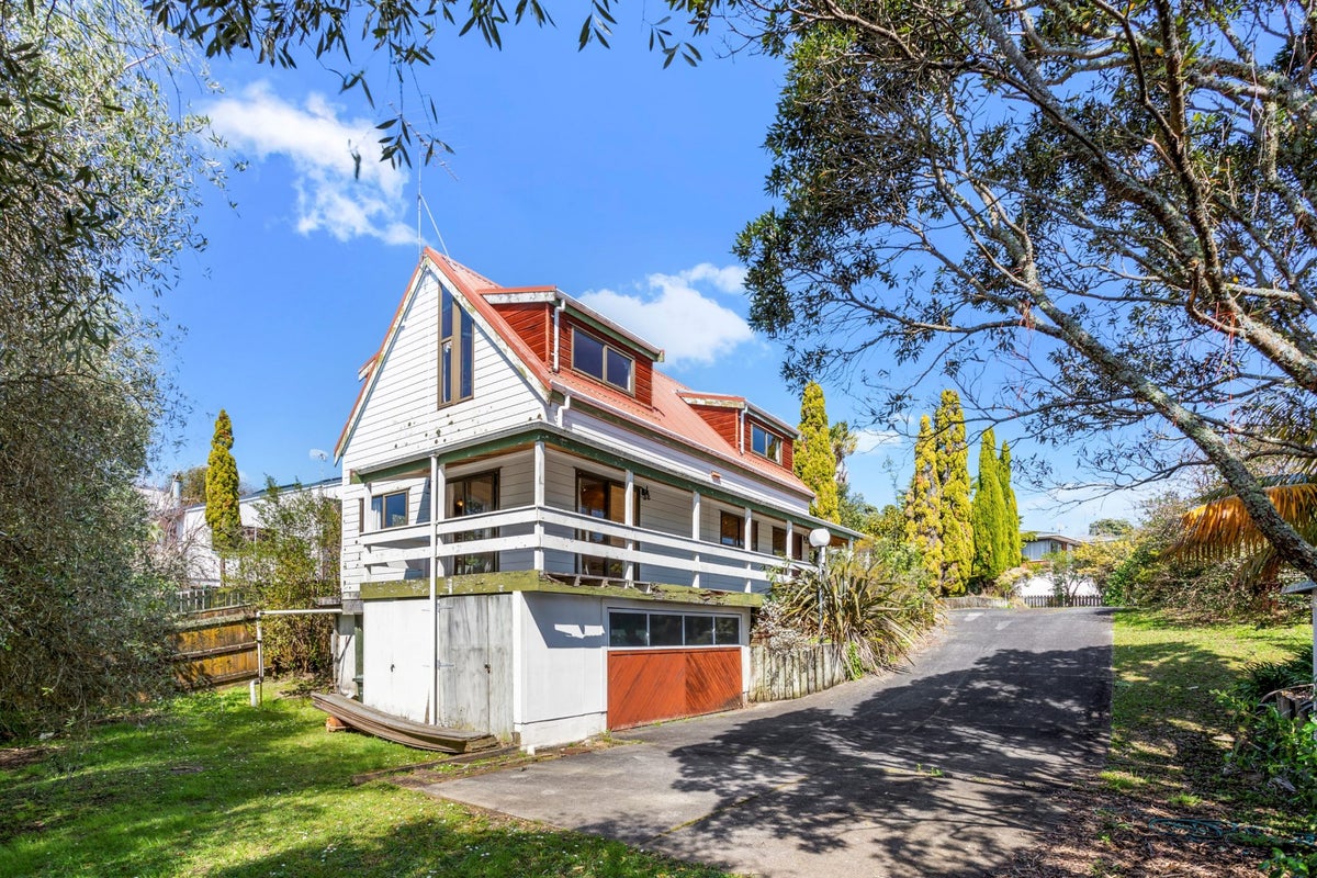 18 Widmore Drive, Massey, Auckland - Carousel 1