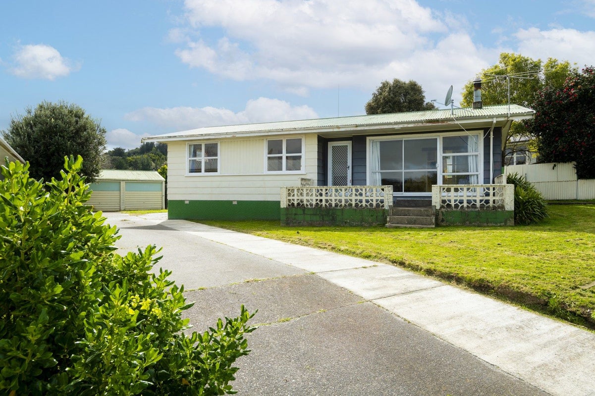 6 Einstein Street, Outer Kaiti, Gisborne - Carousel 1