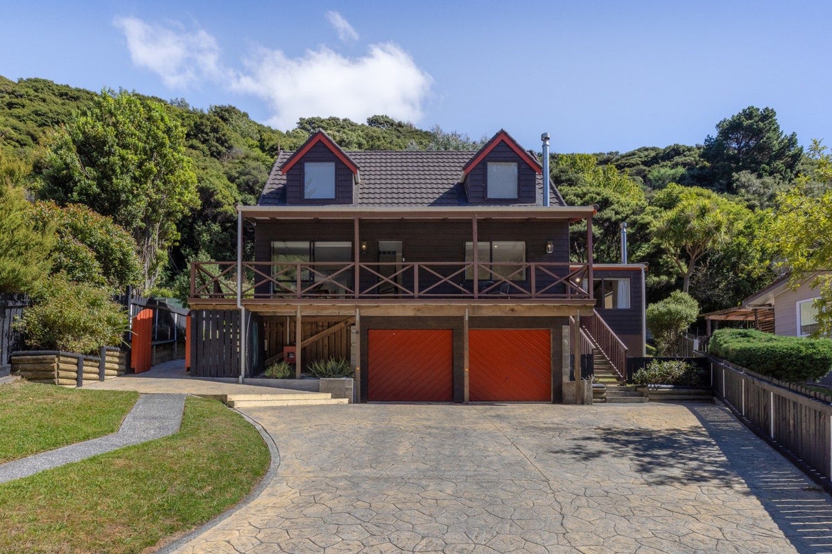 40 Postgate Drive, Whitby, Porirua - Carousel 1