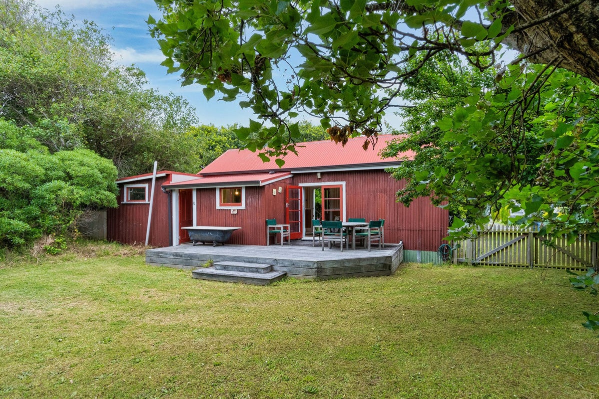 21 Shortt Street, Foxton Beach, Foxton - Carousel 1