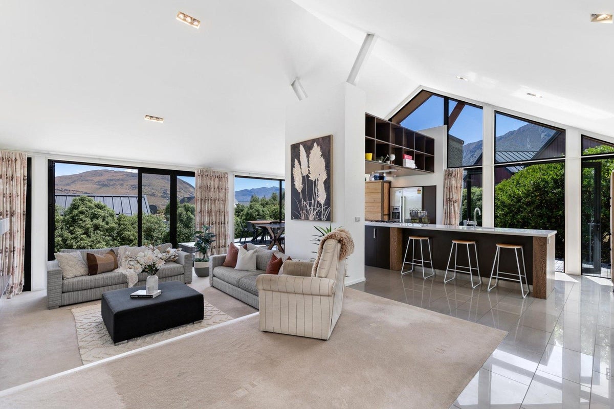 16 Ellesmere Avenue, Jacks Point, Queenstown - Carousel 2