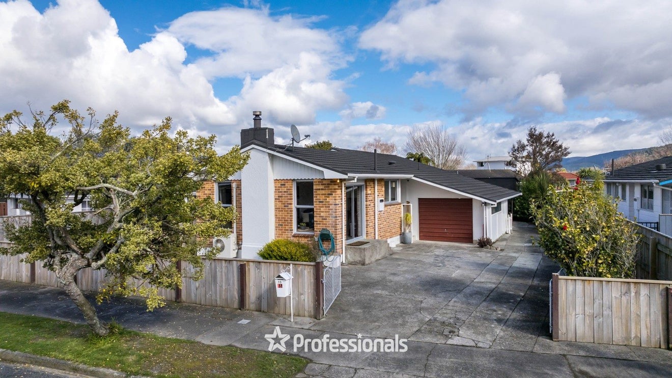 15 Akron Grove, Totara Park, Upper Hutt - Carousel 1