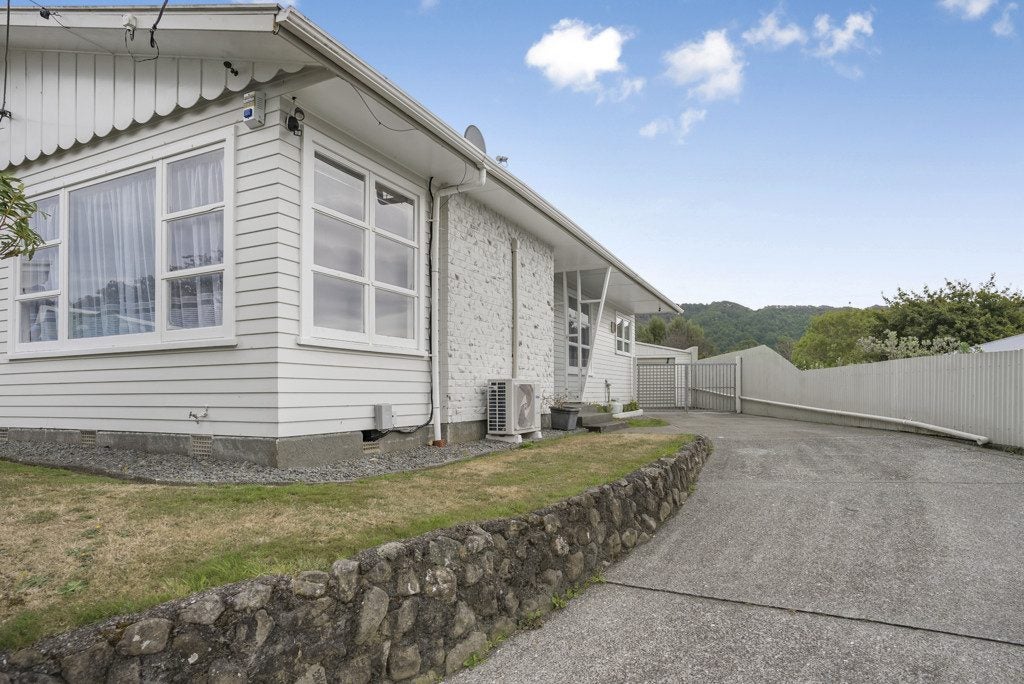 54 Peel Place, Wainuiomata, Lower Hutt - Carousel 2