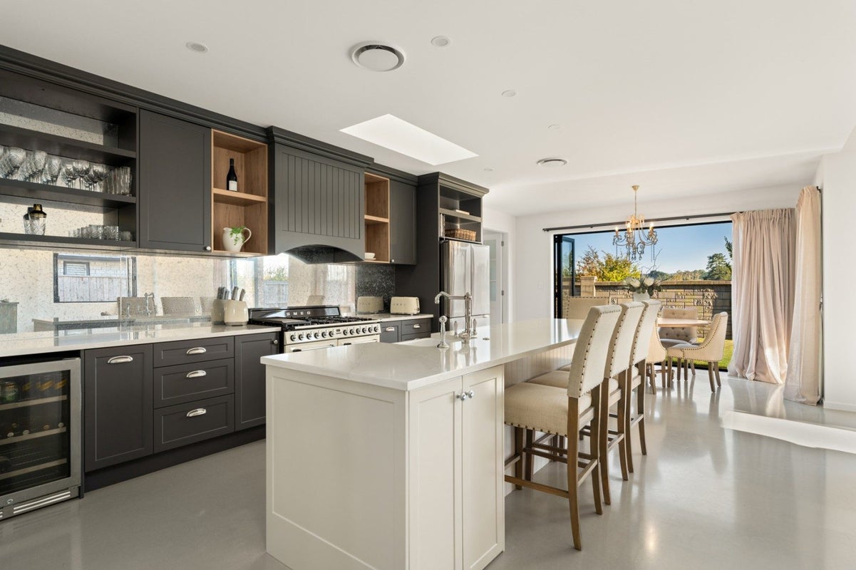 10 St Thomas Avenue, Pyes Pa, Tauranga - Carousel 1