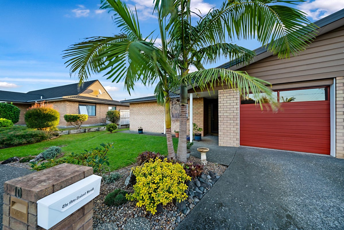 10/56 Larnoch Road, Henderson, Auckland - Carousel 2