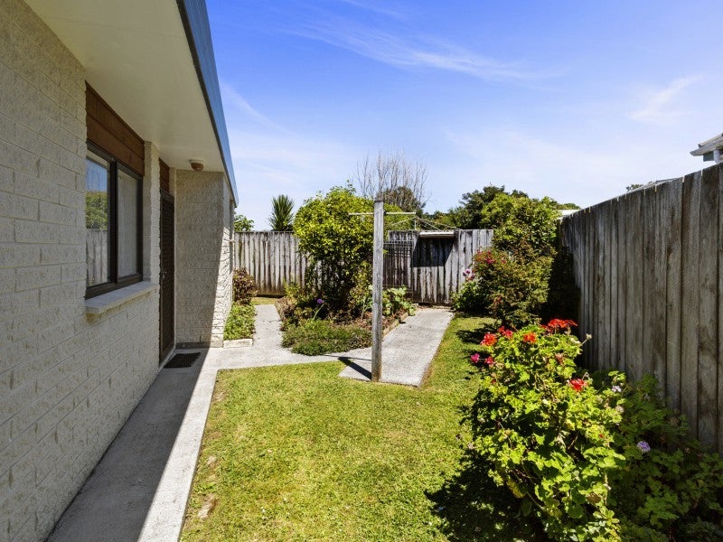 76A Oxford Street, Tawa, Wellington - Carousel 17