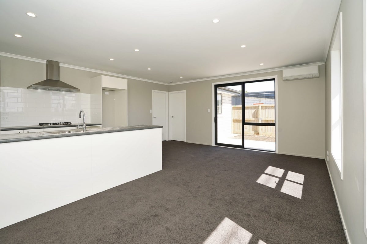 1/223 Baverstock Road, Grandview Heights, Hamilton - Carousel 2
