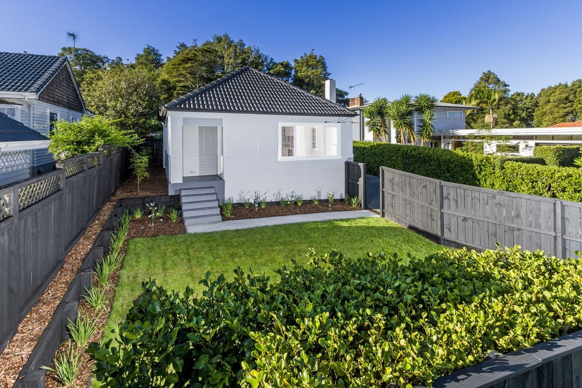 43 HILLCREST AVENUE, Hillcrest, Rotorua - Carousel 1