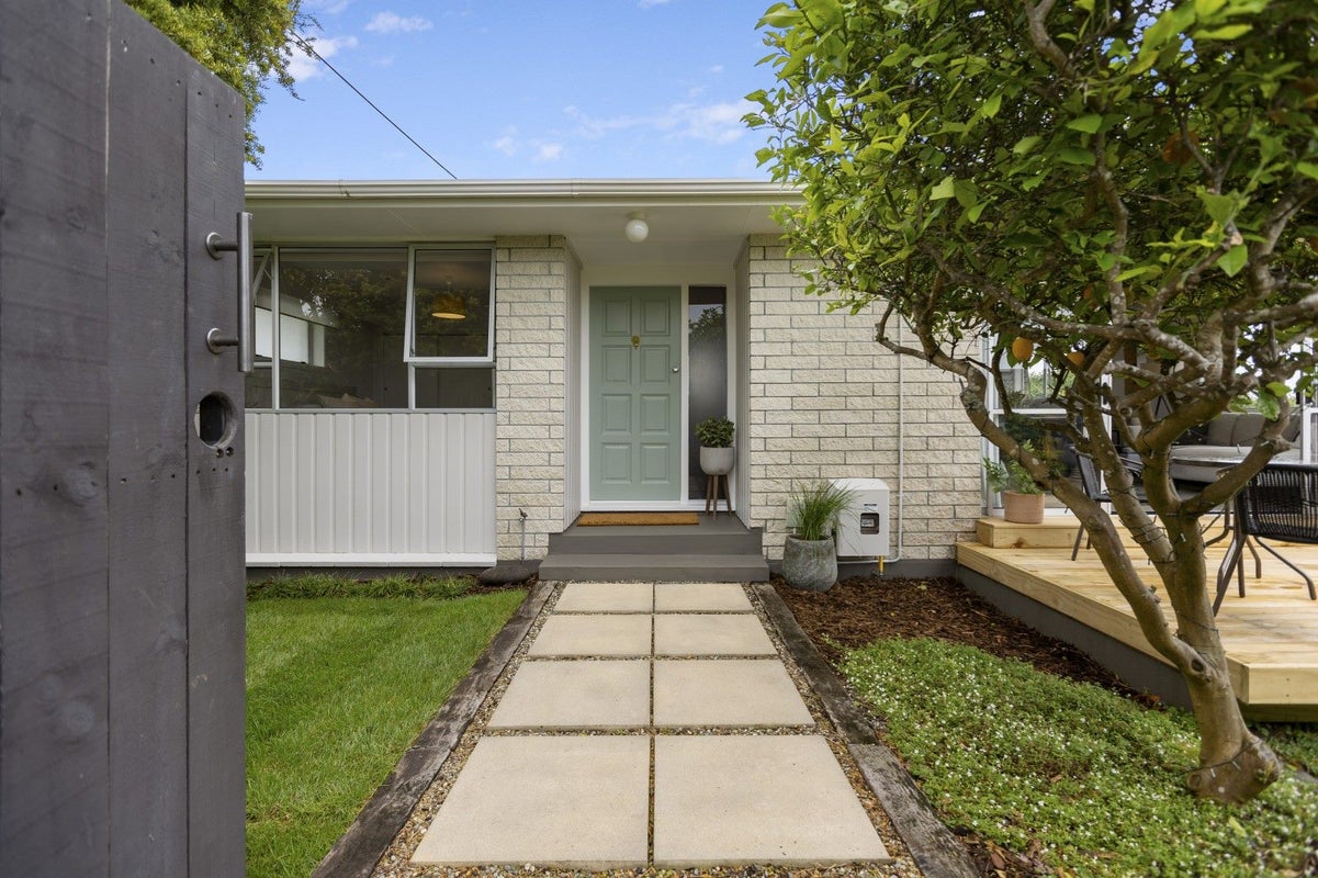 21 York Crescent, Westown, New Plymouth - Carousel 2