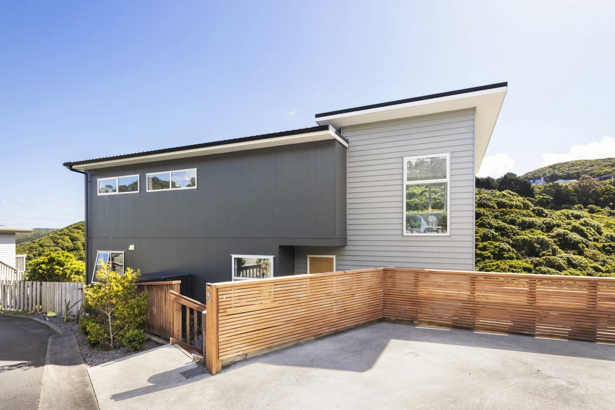 3 Makomako Road, Brooklyn, Wellington - Carousel 1
