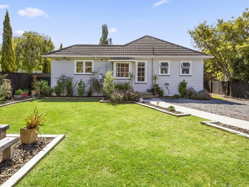 41 Heretaunga Square, Silverstream, Upper Hutt - Carousel 1