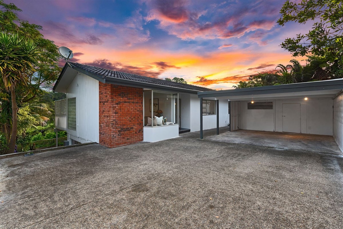 13 Sandford Street, Campbells Bay, Auckland - Carousel 1