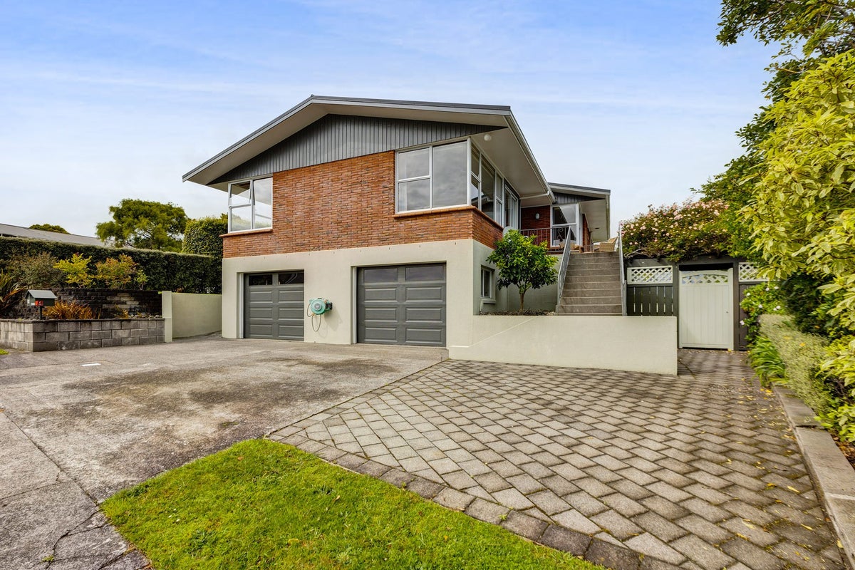 14 Montana Place, Merrilands, New Plymouth - Carousel 1
