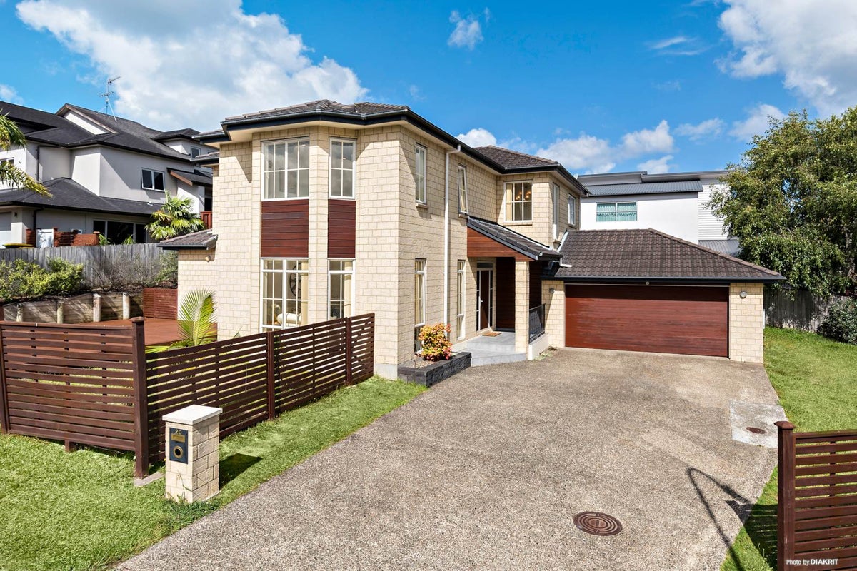 20 Springvale Drive, Fairview Heights, Auckland - Carousel 1