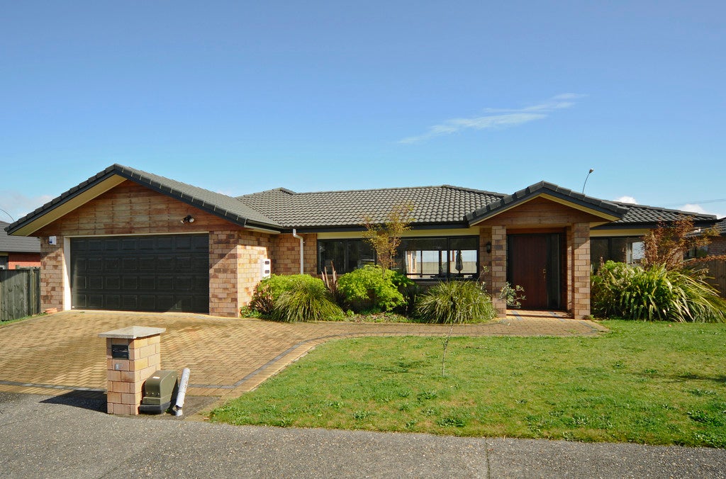 18 Owhatiura Drive, Lynmore, Rotorua - Carousel 1