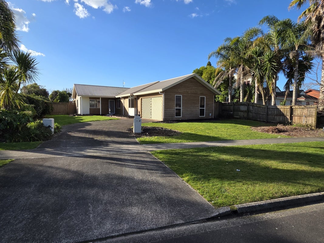 11 Commodore Avenue, Flagstaff, Hamilton - Carousel 1