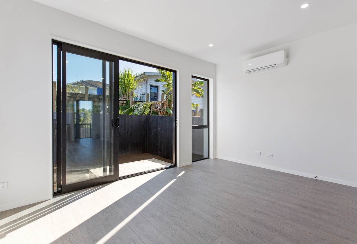 24E Lincoln Park Avenue, Massey, Auckland - Carousel 2