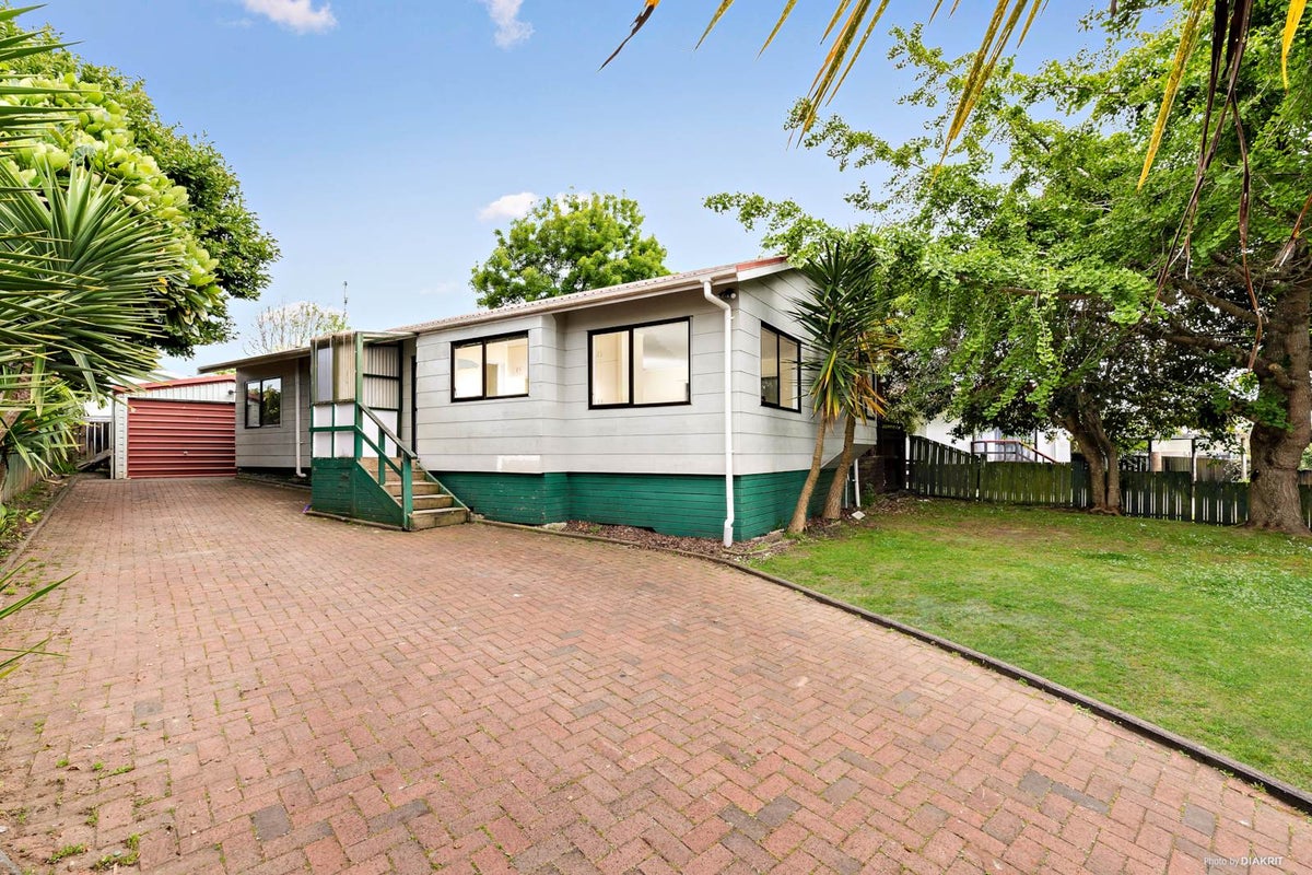 12 Justamere Place, Weymouth, Auckland - Carousel 1