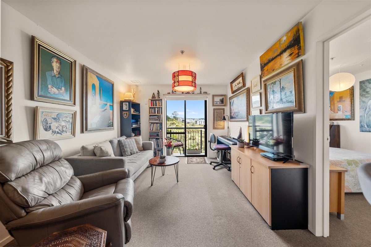 4E/17 Crown Lynn Place, New Lynn, Auckland - Carousel 2