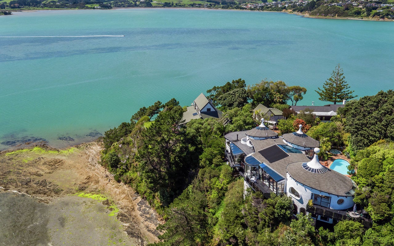 82 Seaview Road, Paremata, Porirua - Carousel 2