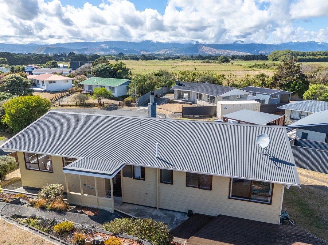 33 Mountainview Terrace, Otaki Beach, Otaki - Carousel 2