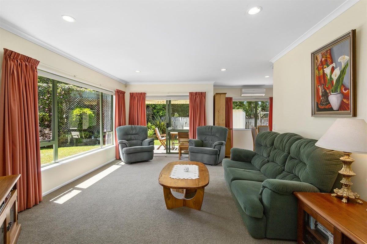 1C Kereru Bend, Tawa, Wellington - Carousel 18