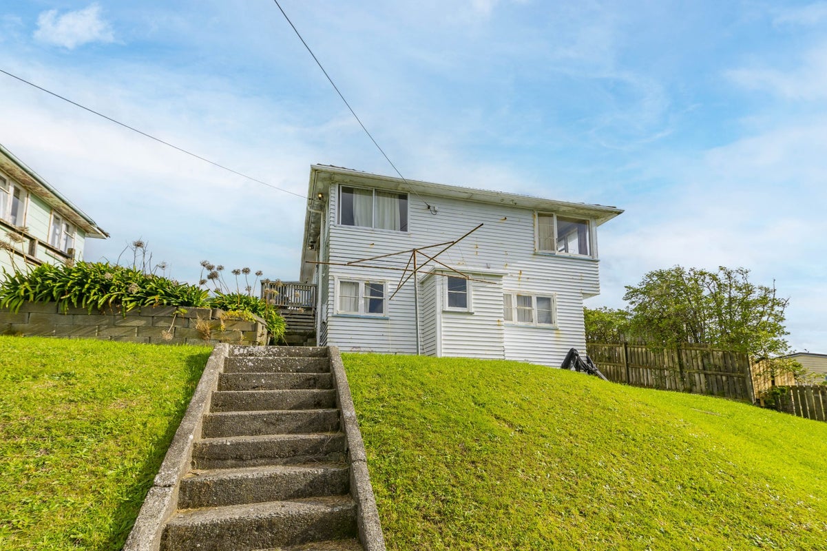 4 Piko Street, Titahi Bay, Porirua - Carousel 2