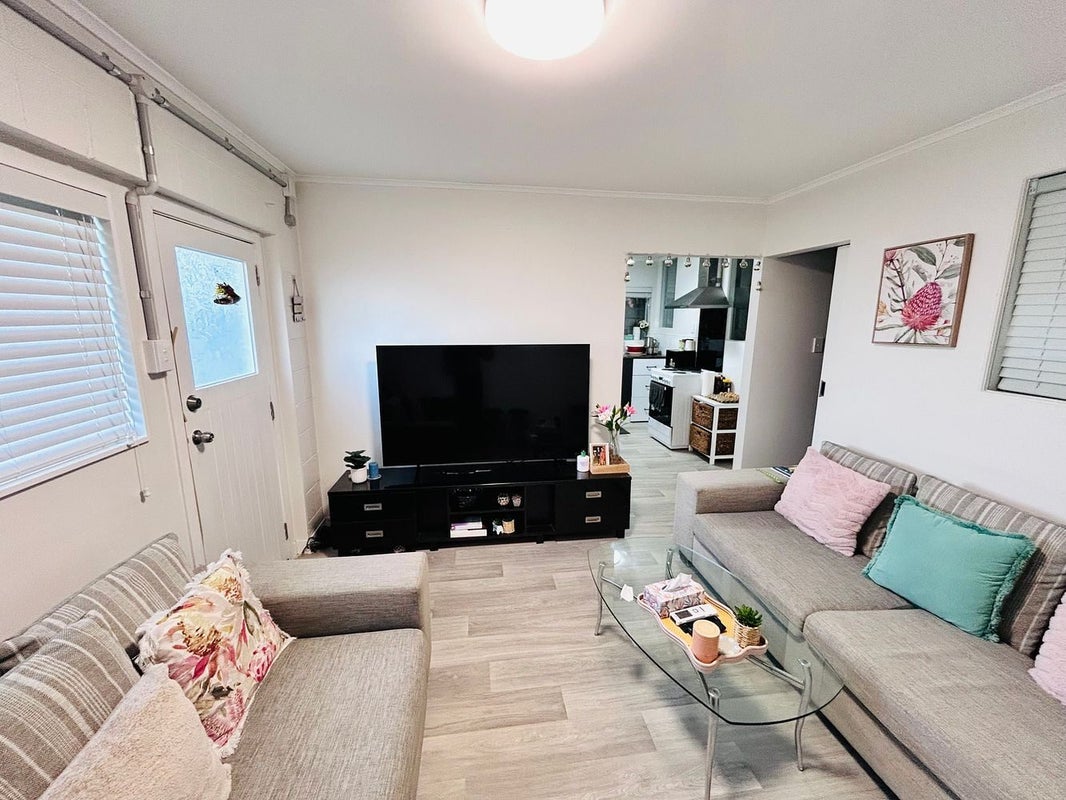41 Mulberry Street, Maungaraki, Lower Hutt - Carousel 1