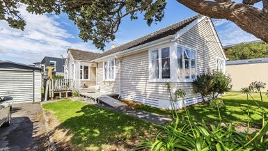 11 Hector Street, Seatoun, Wellington - Carousel 1