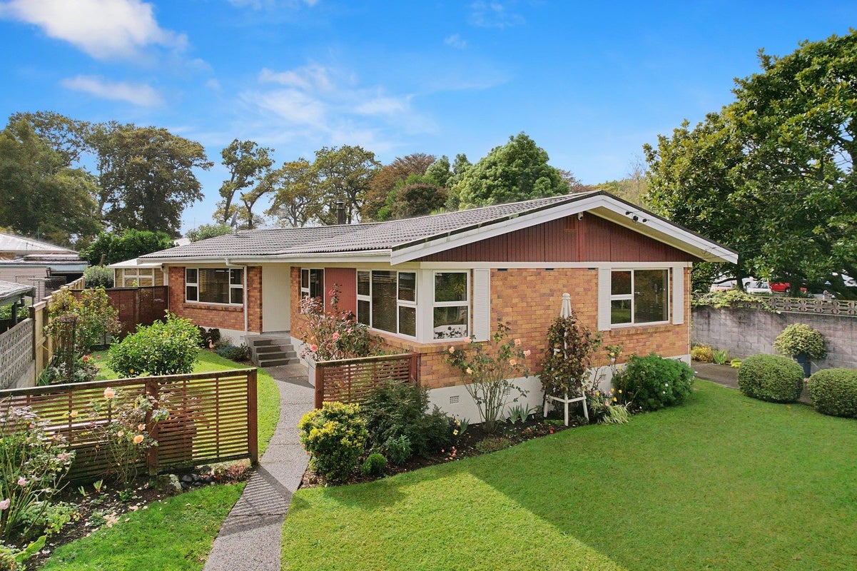 47 De Vere Crescent, Chartwell, Hamilton - Carousel 1