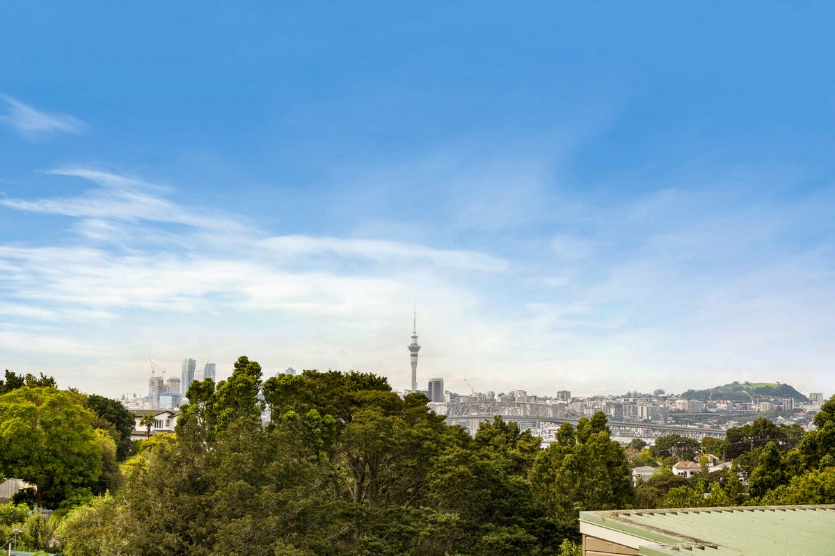 2/158 Onewa Road, Northcote, Auckland - Carousel 2