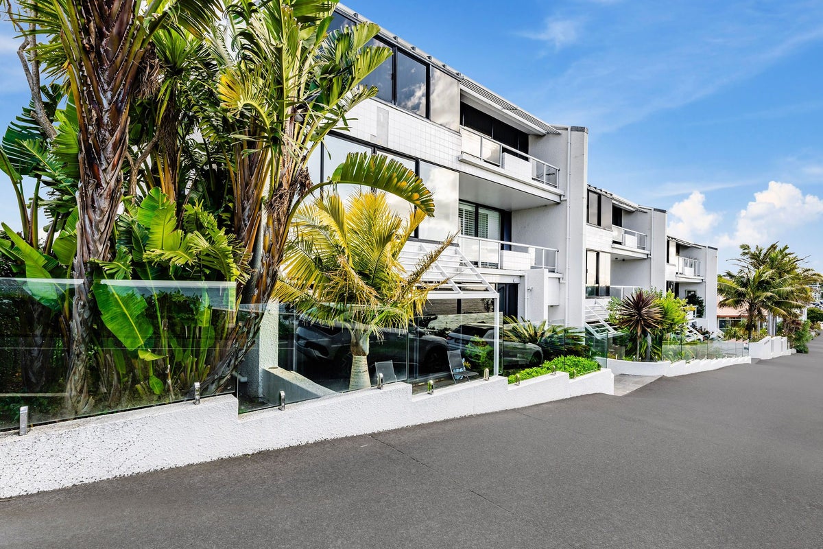 16/7 Cliff Road, St Heliers, Auckland - Carousel 2