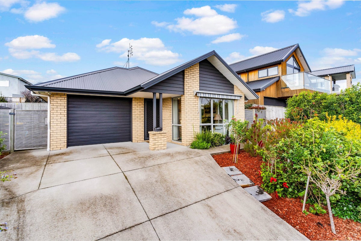 24 Atalanta Way, Beachlands, Auckland - Carousel 2