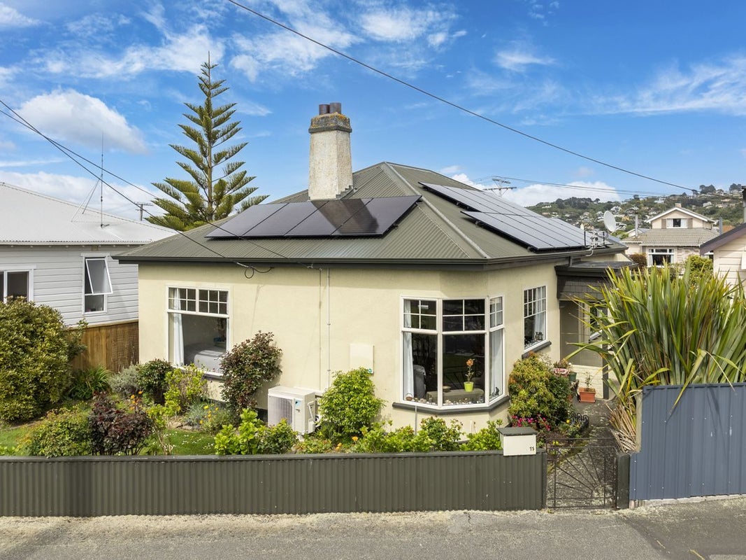 11 Hargest Crescent, Saint Kilda, Dunedin - Carousel 1
