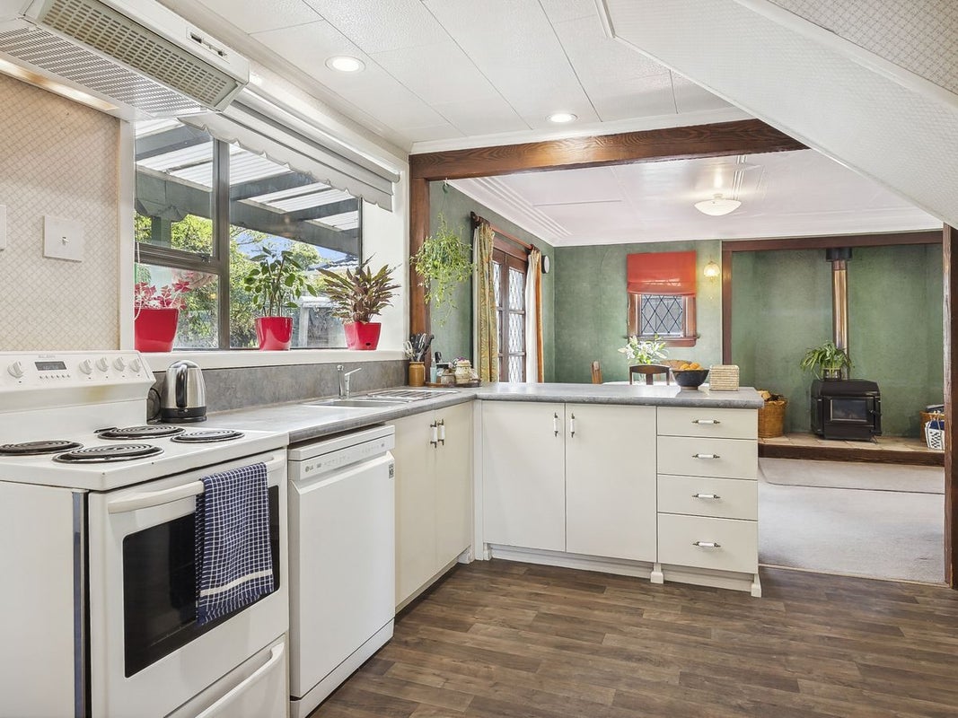 52 Waldron Crescent, Green Island, Dunedin - Carousel 2