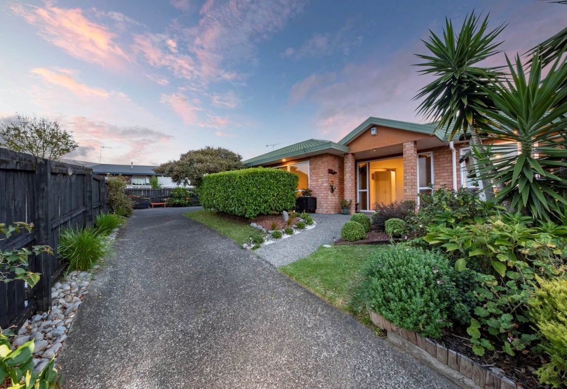 10 Ryden Place, Glen Eden, Auckland - Carousel 2