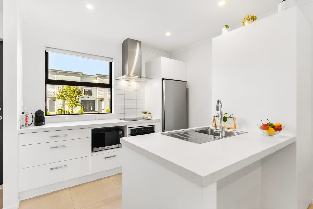 5 Richard Petterd Way, Swanson, Auckland - Carousel 2