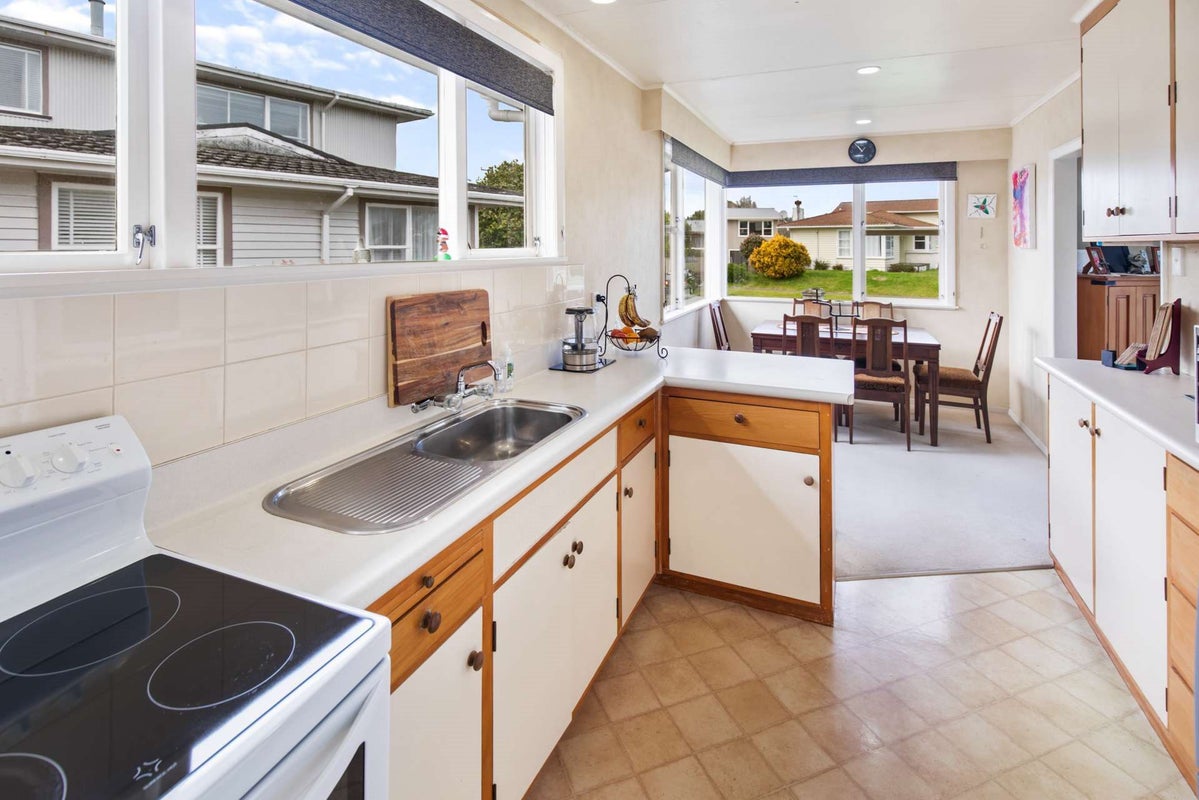 2 Dundas Place, Awapuni, Palmerston North - Carousel 2